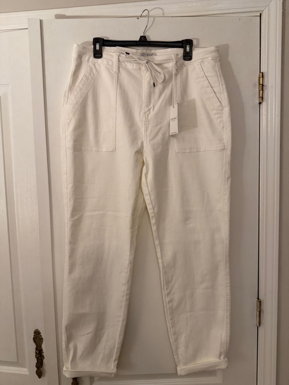 Judy Blue Size 15/32 white denim jeans. Drawstring at waist. Front pockets NWT